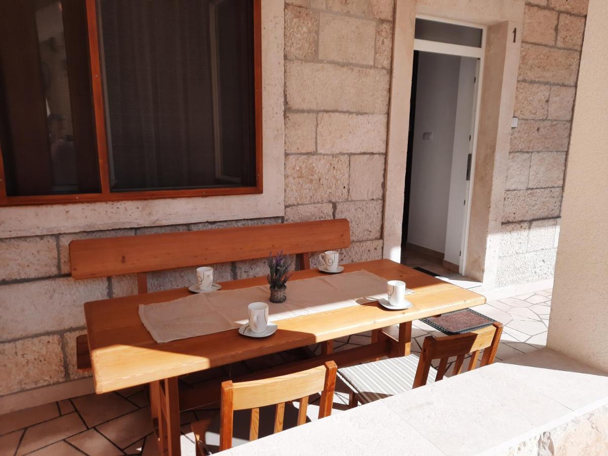 Apartments Villa Beba Komiža Eksteriør bilde
