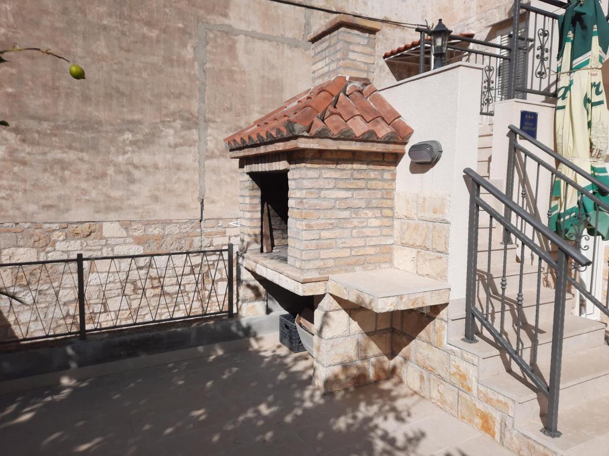 Apartments Villa Beba Komiža Eksteriør bilde