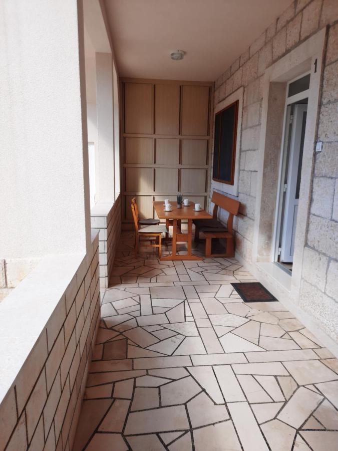 Apartments Villa Beba Komiža Eksteriør bilde