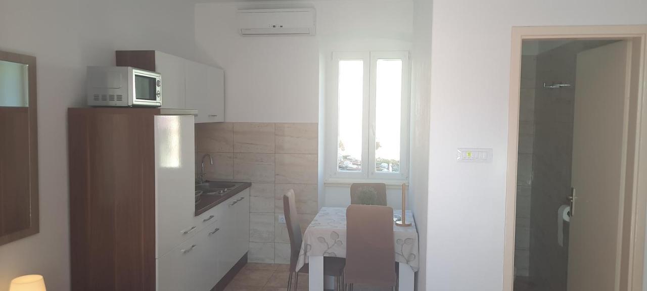 Apartments Villa Beba Komiža Eksteriør bilde