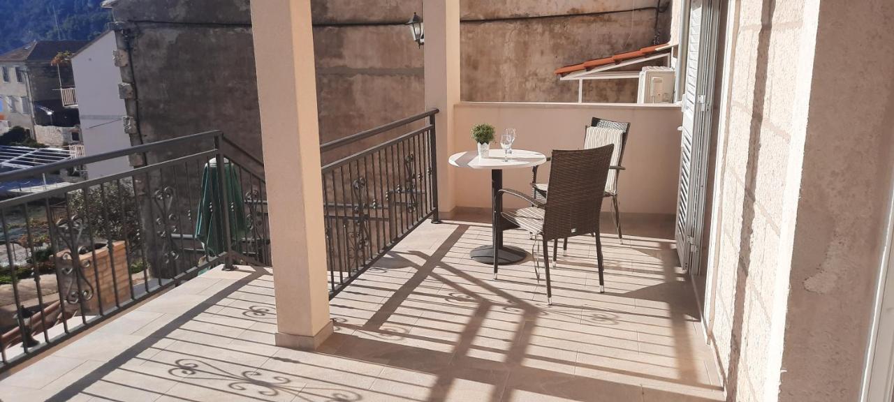 Apartments Villa Beba Komiža Eksteriør bilde