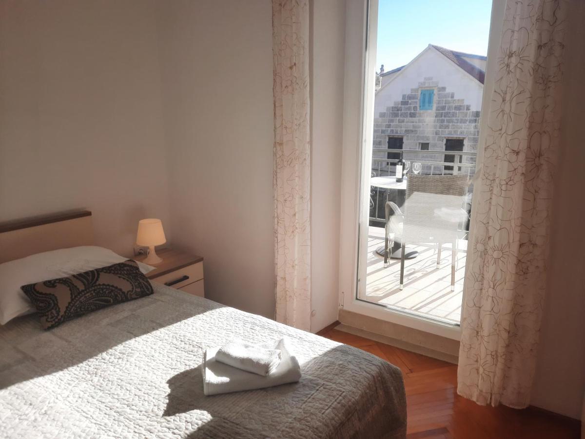 Apartments Villa Beba Komiža Eksteriør bilde