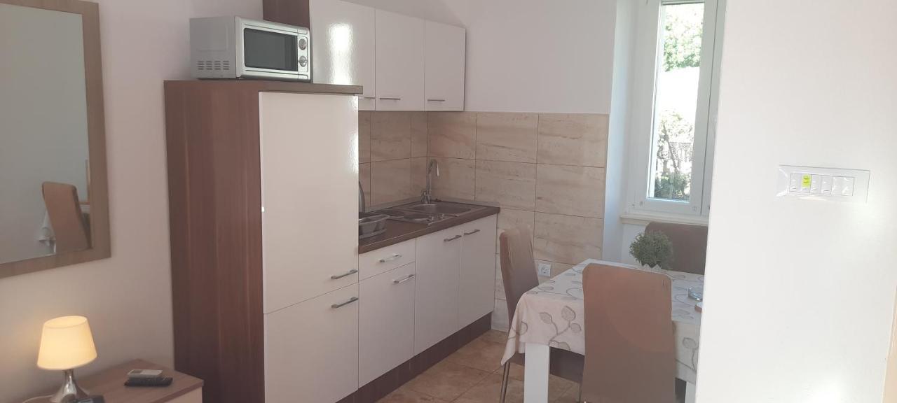 Apartments Villa Beba Komiža Eksteriør bilde