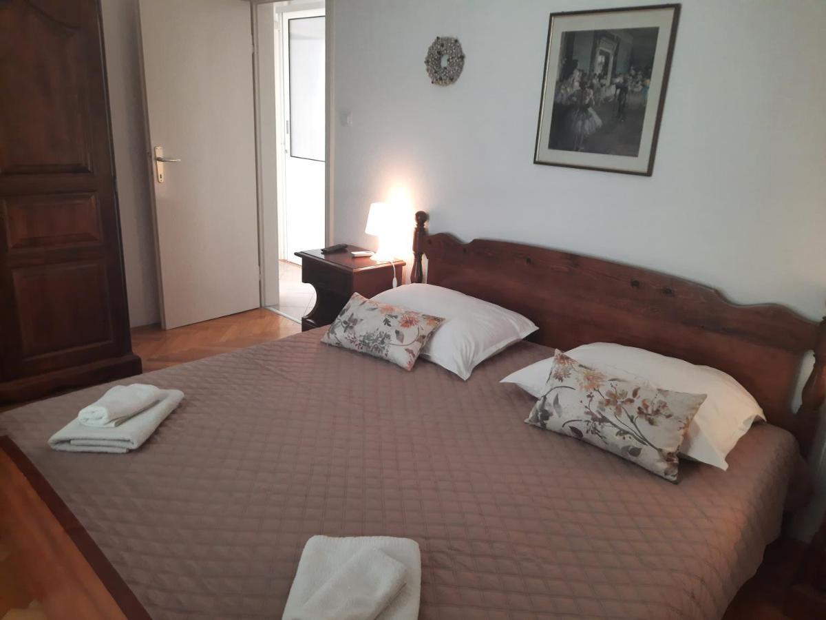 Apartments Villa Beba Komiža Eksteriør bilde