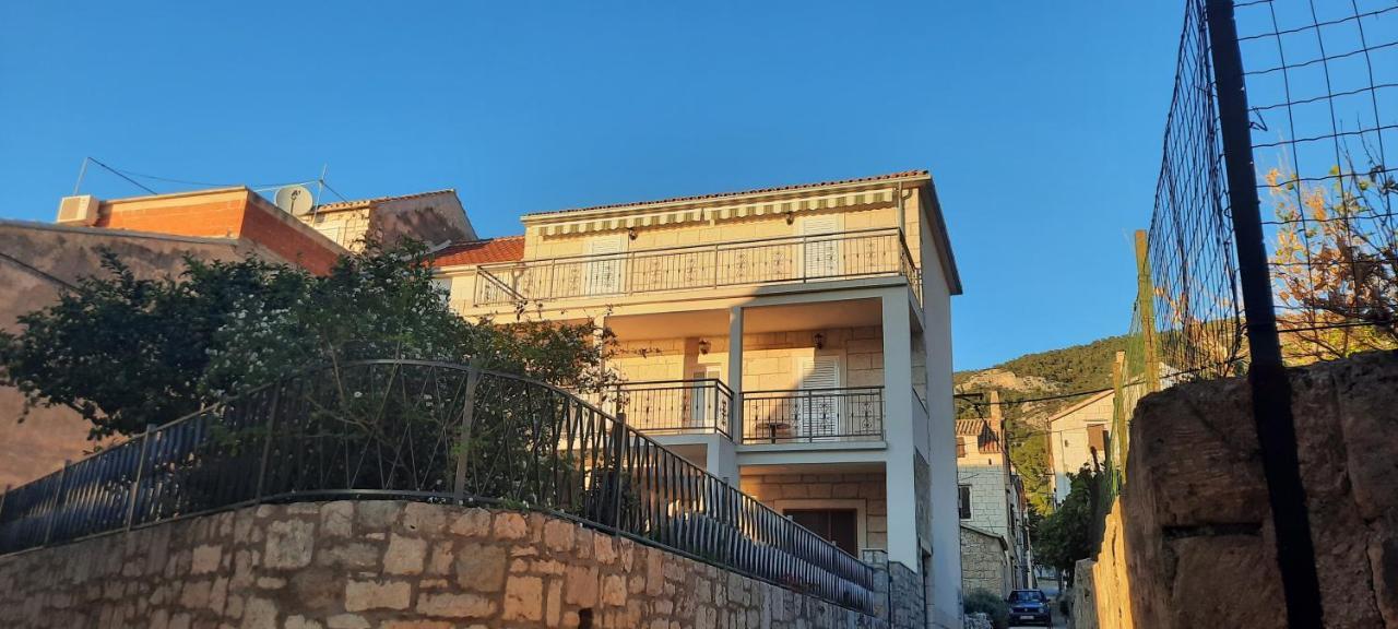 Apartments Villa Beba Komiža Eksteriør bilde