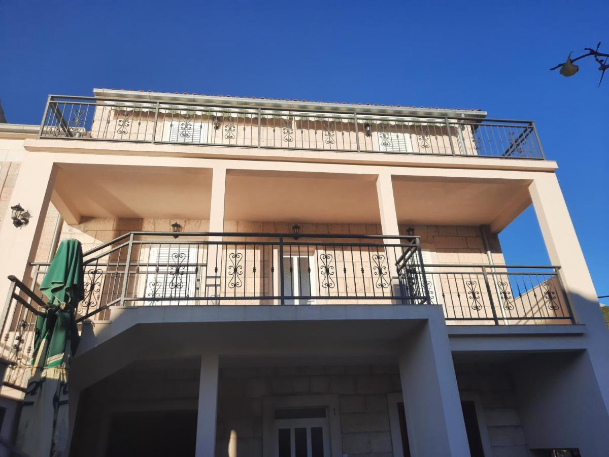 Apartments Villa Beba Komiža Eksteriør bilde