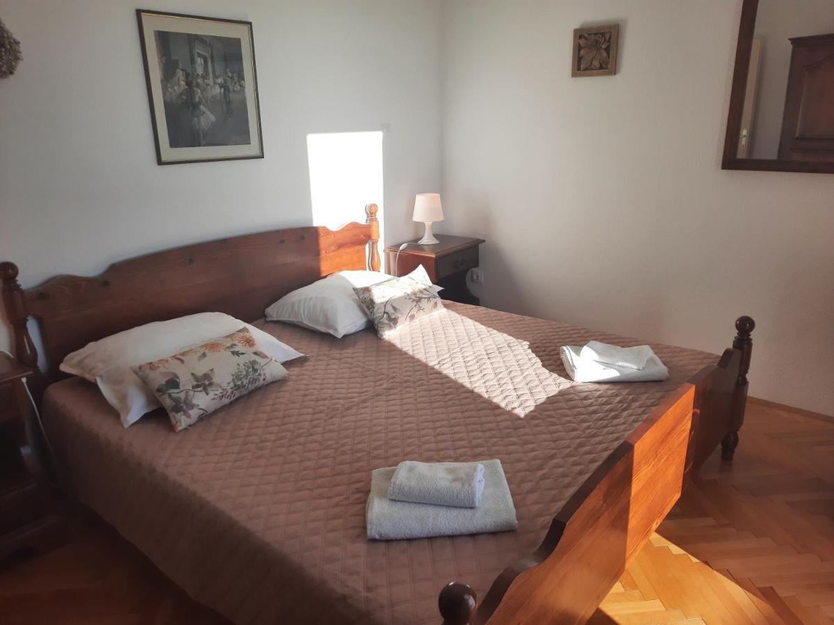 Apartments Villa Beba Komiža Eksteriør bilde