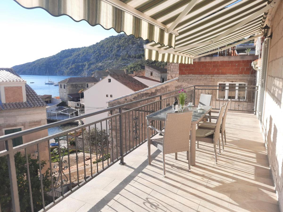 Apartments Villa Beba Komiža Eksteriør bilde