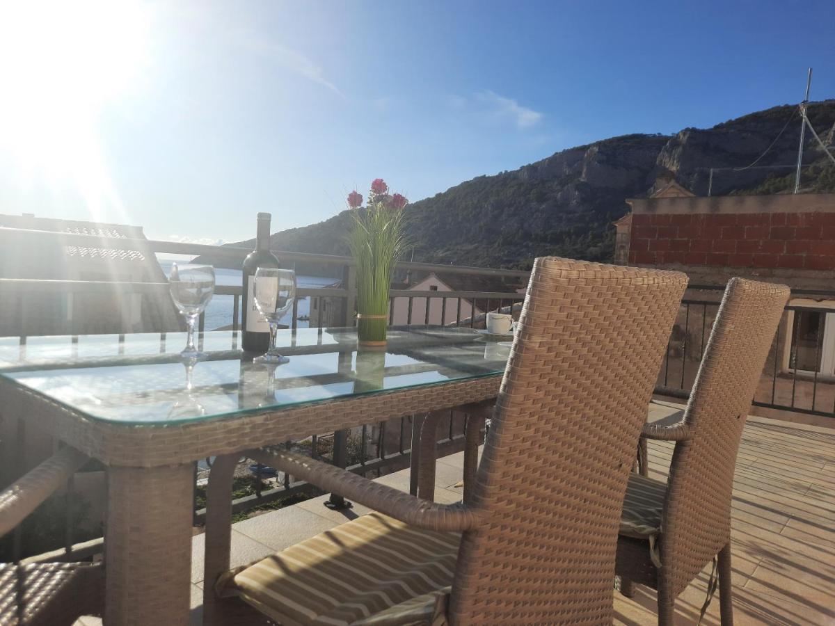 Apartments Villa Beba Komiža Eksteriør bilde