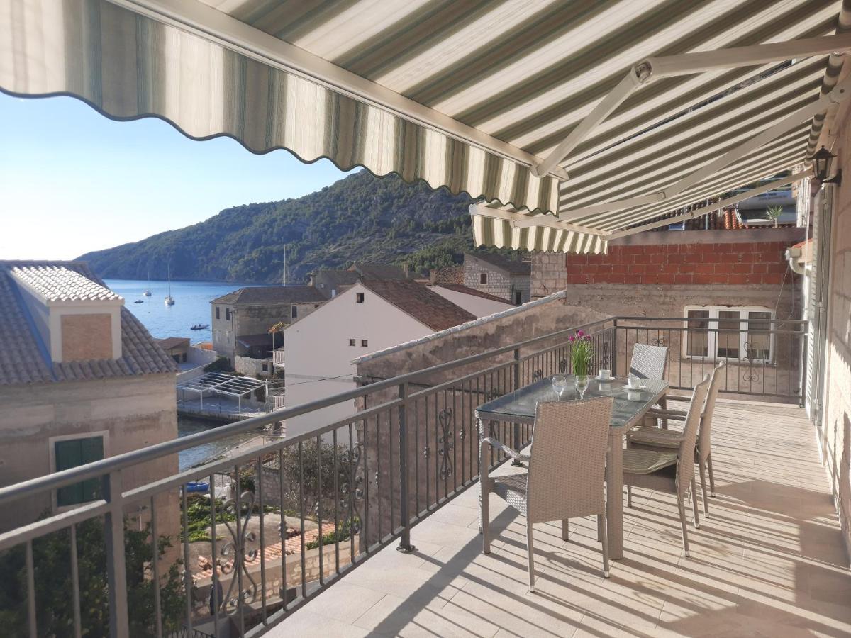 Apartments Villa Beba Komiža Eksteriør bilde