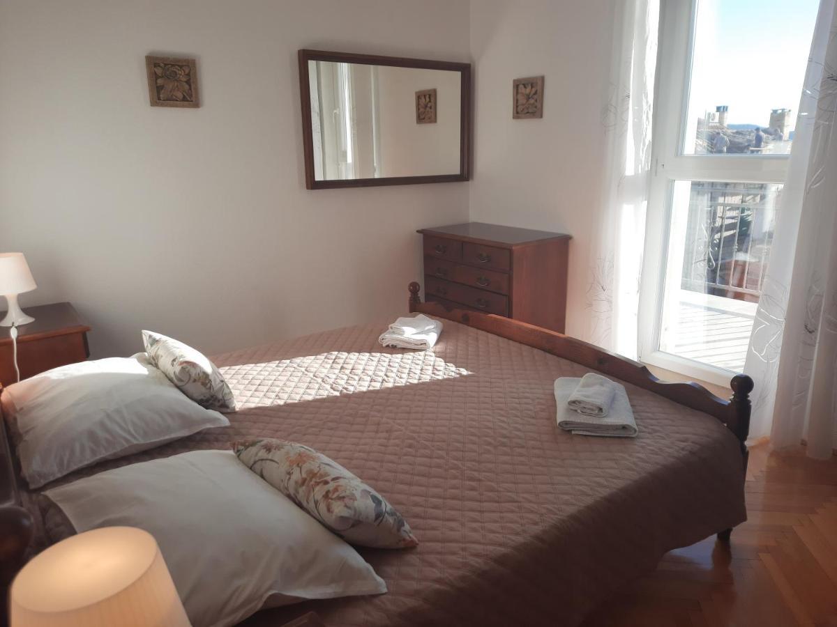 Apartments Villa Beba Komiža Eksteriør bilde